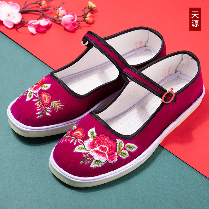 Fábrica directa vieja dama de Beijing hecha a mano zapatos de tela de tendón madre zapatos de estilo nacional botón zapatos de baile