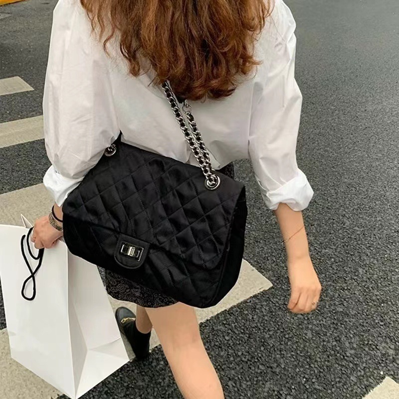 Women's Quilted Chain Shoulder Bag Large Capacity Hobo Handbag_voghion.com