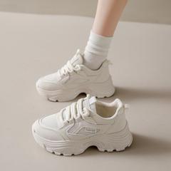 女性用の黒いスニーカー、2025年春の新しい多用途のダッドシューズ、滑り止めの柔らかい底の作業靴