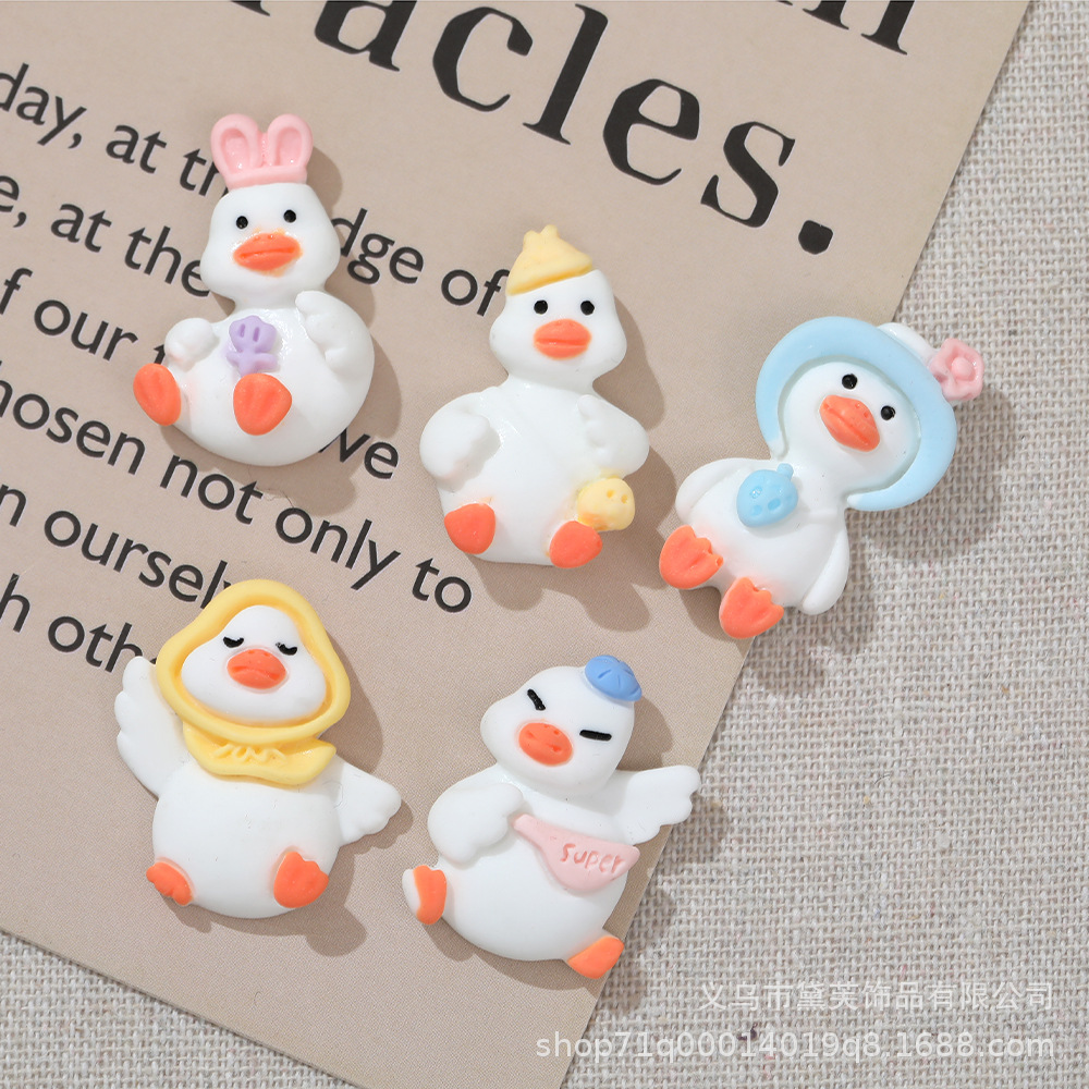 Sombrero de paja al por mayor de pato de celebridad de Internet de dibujos animados de cabeza torcida DIY accesorios de resina teléfono móvil Shell accesorios para el cabello agujero hebilla de zapato