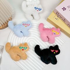 ぬいぐるみのアクセサリーが可愛いです。クールなサングラスピンクの猫のぬいぐるみのアクセサリーがあります。