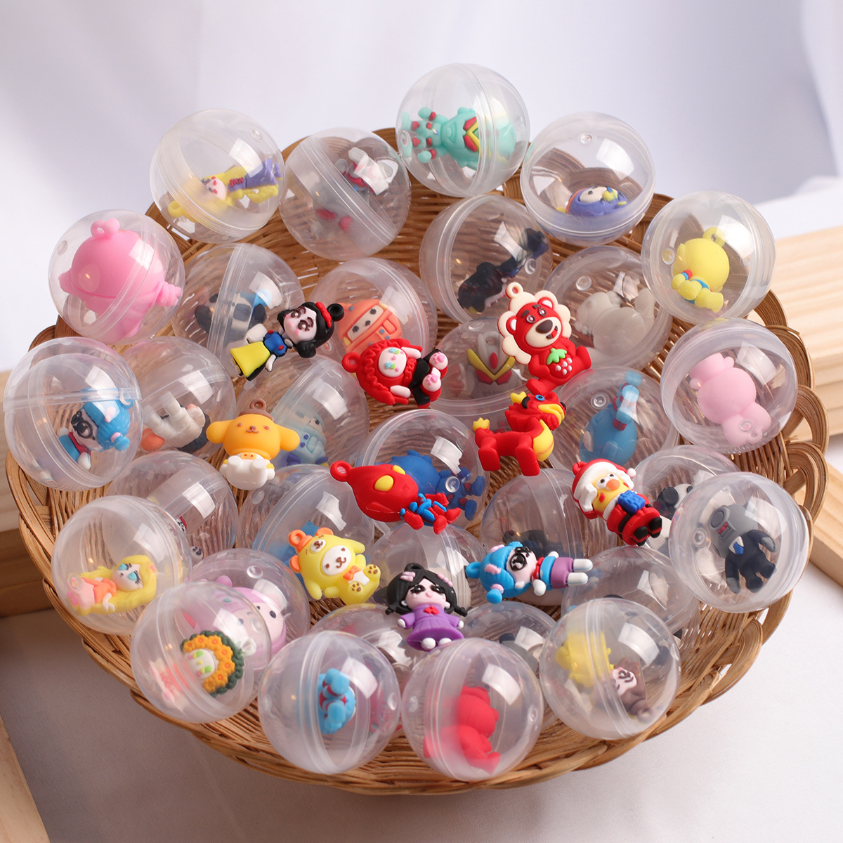 45mm transparent surprise egg party cartoon surprise egg 1 yuan 2 yuan 4.5cm children's toy Ultraman surprise egg