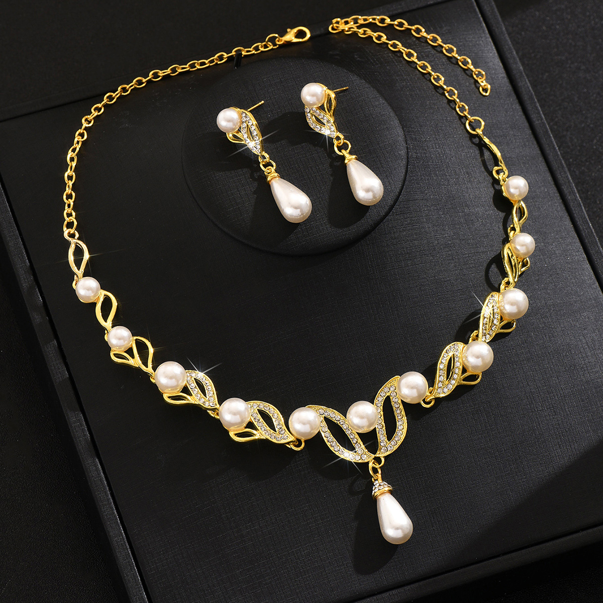 Earrings + Necklace Quantity Elegant Lady Streetwear Geometric Alloy Rhinestone Women's Earrings Necklace Jewelry Set