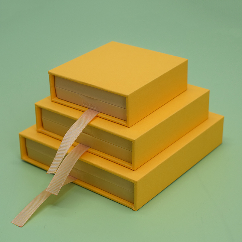 Ginger yellow (with the same color box);7*7*2CM