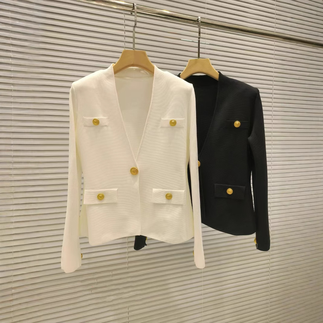 2025早春新款复古金扣V领修身外套气质针织开衫女上衣