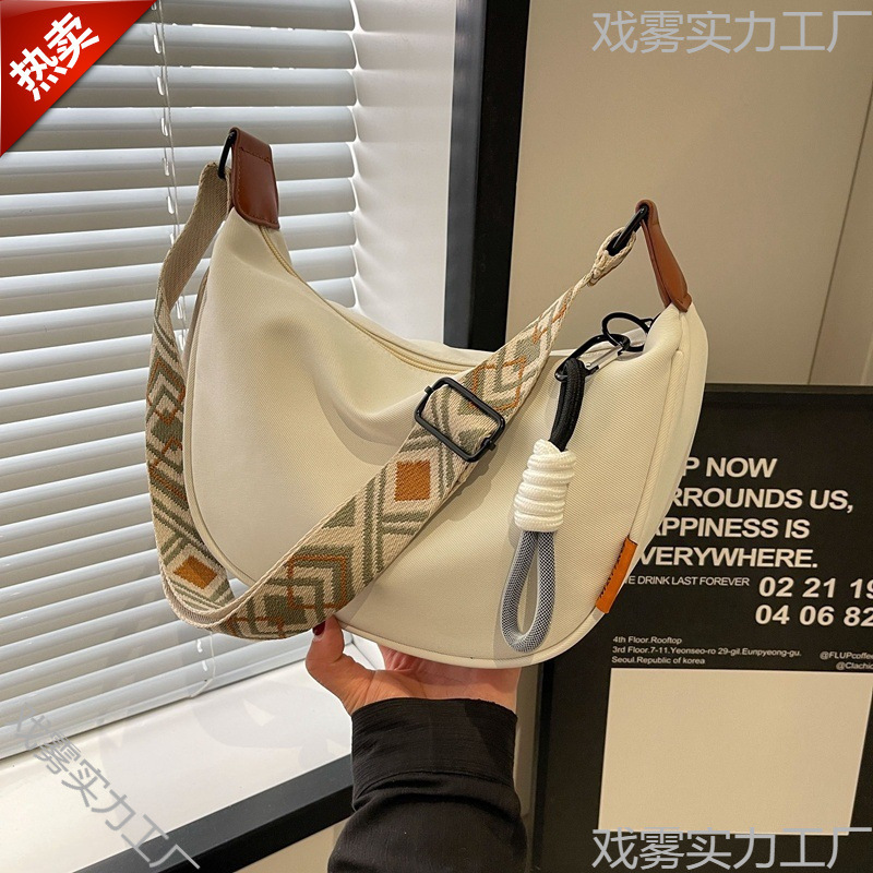 ^カジュアルナイロンバッグレディース秋新作人気クロスボディ餃子バッグ多用途ニッチショルダー通勤送料無料|undefined