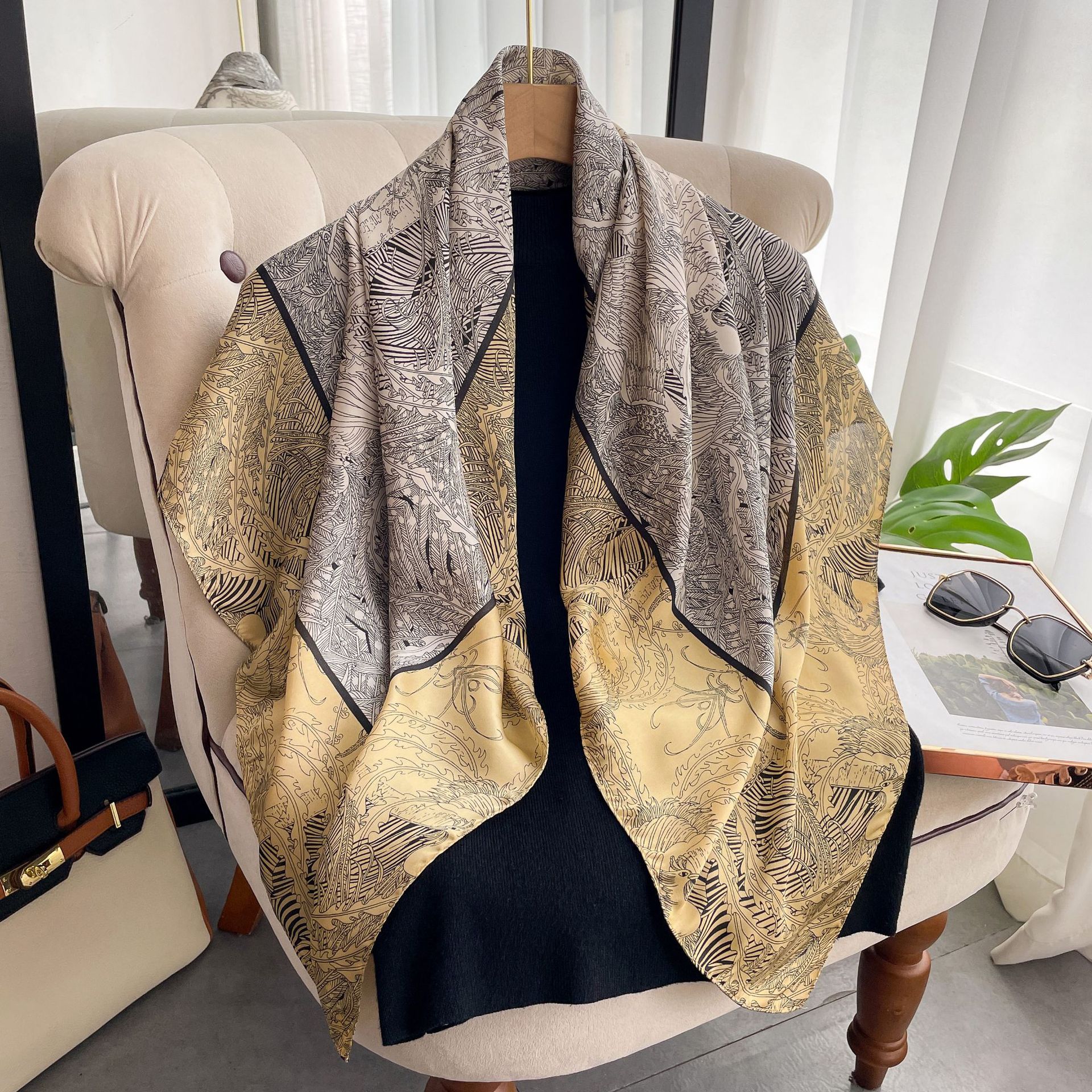 Women's Retro Classic Style Printing Satin Silk Scarf display picture 7