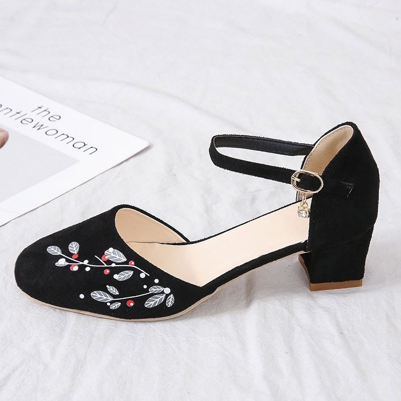 2026 verano nuevo estilo nacional de sandalias de cabeza de estilo hebilla de talón medio grueso zapatos de tacones bajos para mujeres