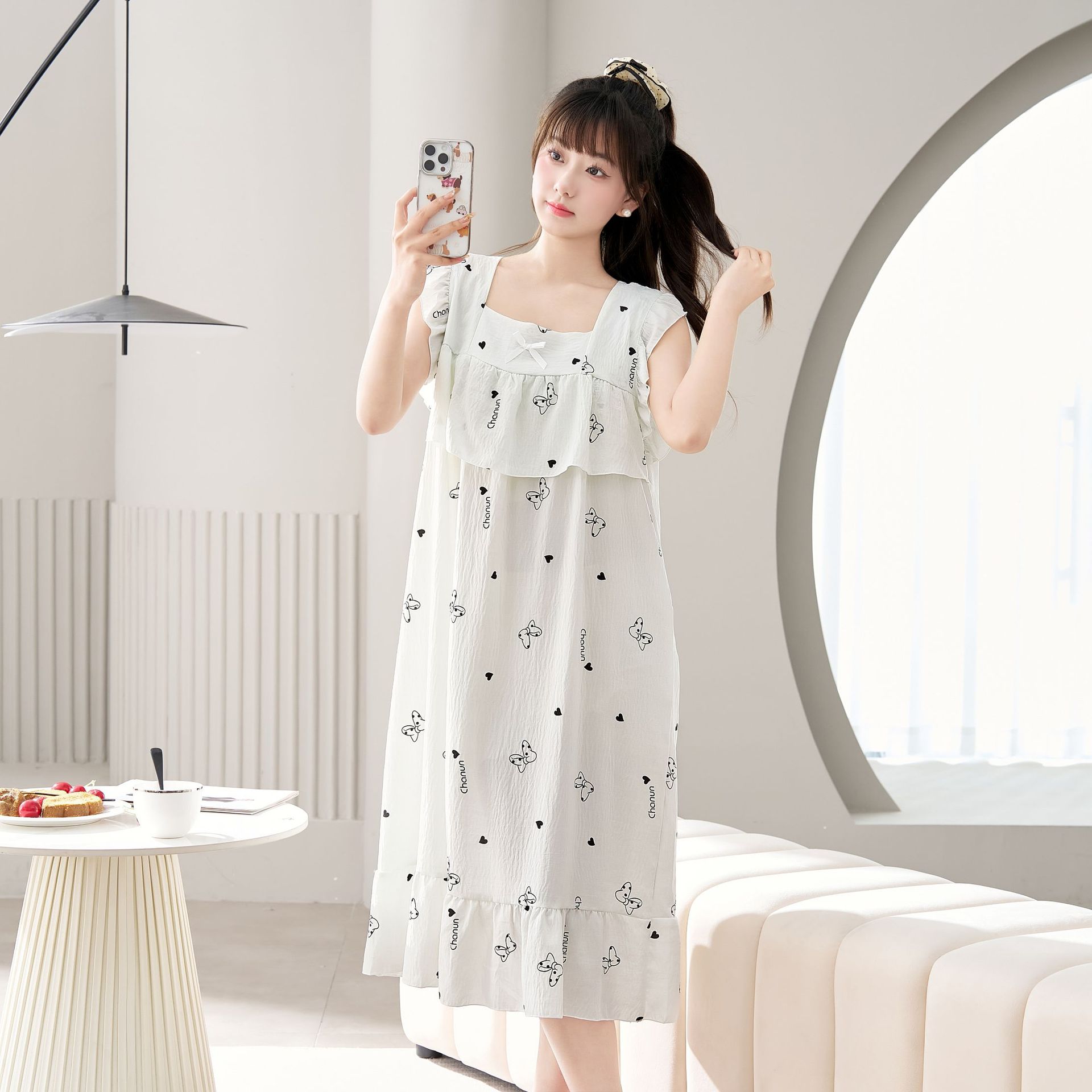 밝은 녹색 활
