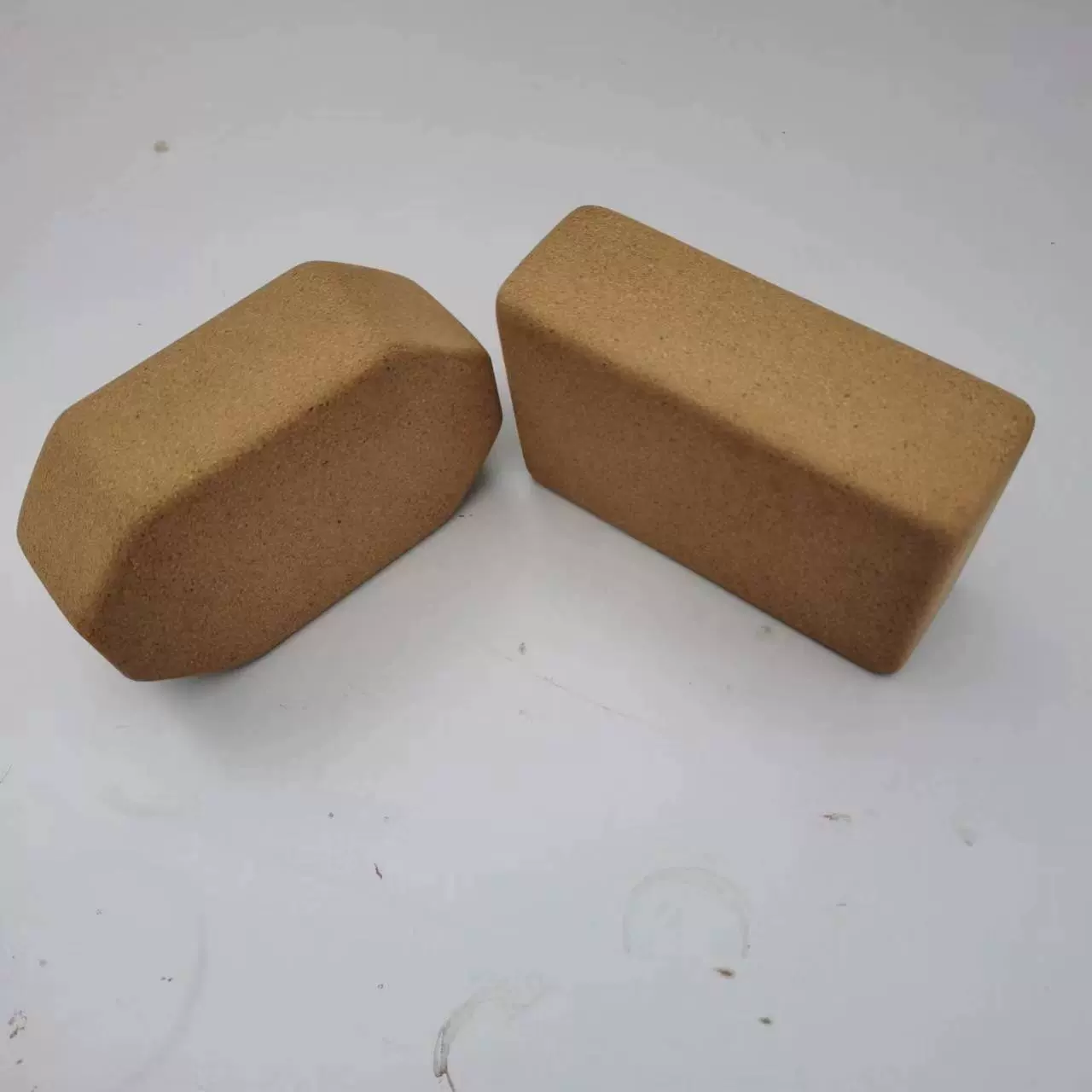 厂家供应软木瑜伽砖高密度防滑可批发一件代发健身舞蹈软木砖