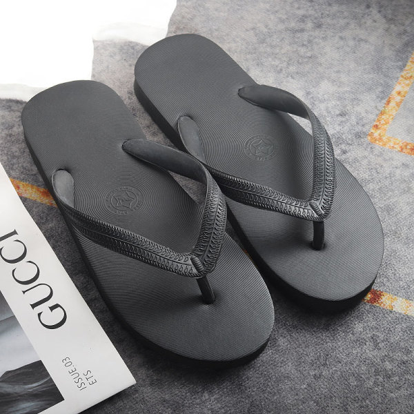 Rubber fashionable beach flip flops