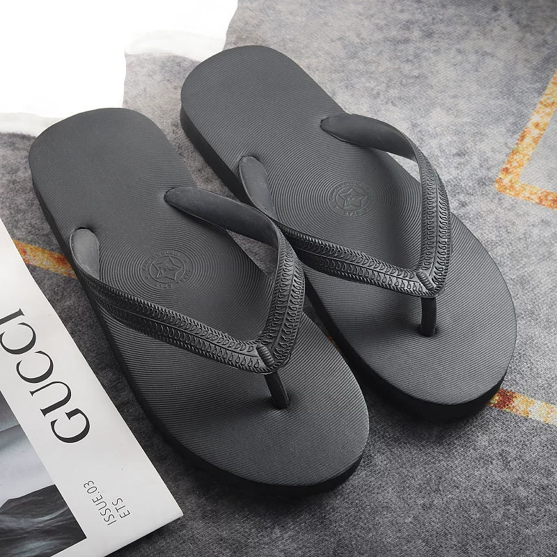 Тайские резиновые шлепанцы, мужская новая модная верхняя одежда, пляжные мужские персонализированные шлепанцы на плоской подошве, нескользящие легкие тапочки