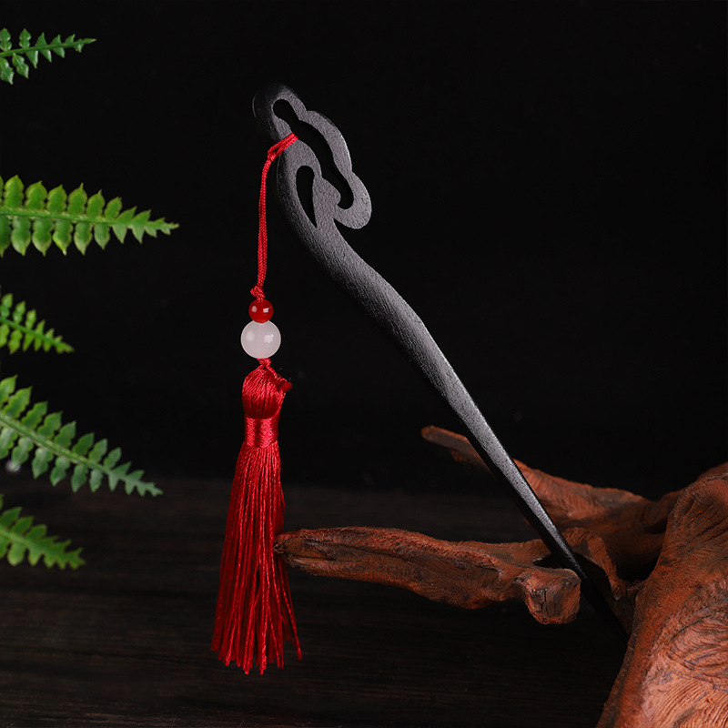 A hairpin for auspicious clouds