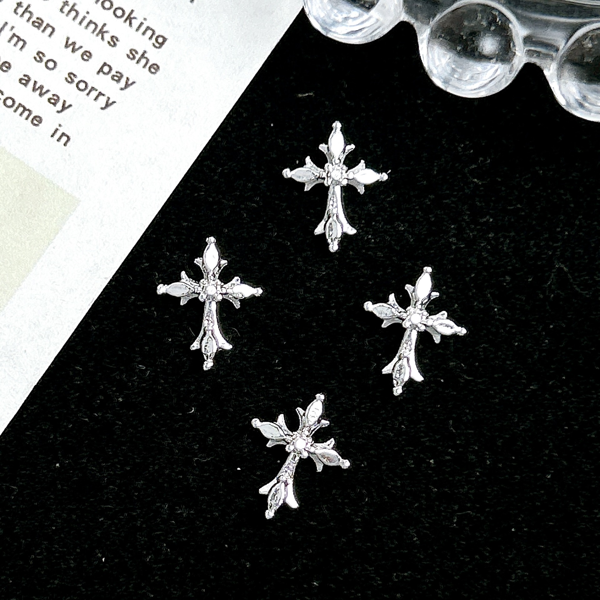Ventas transfronterizas de joyas de manicuría cruces oro y plata super brillante diamante completo retro punk cruces joyas accesorios diy