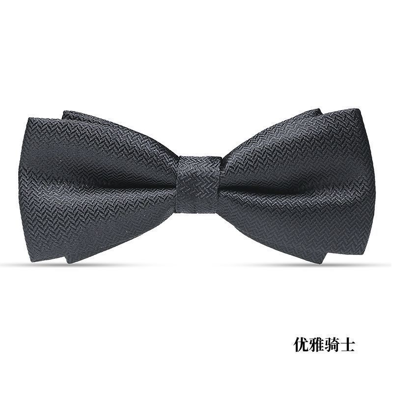 우아한 검은 기사의 나비 넥타이♢