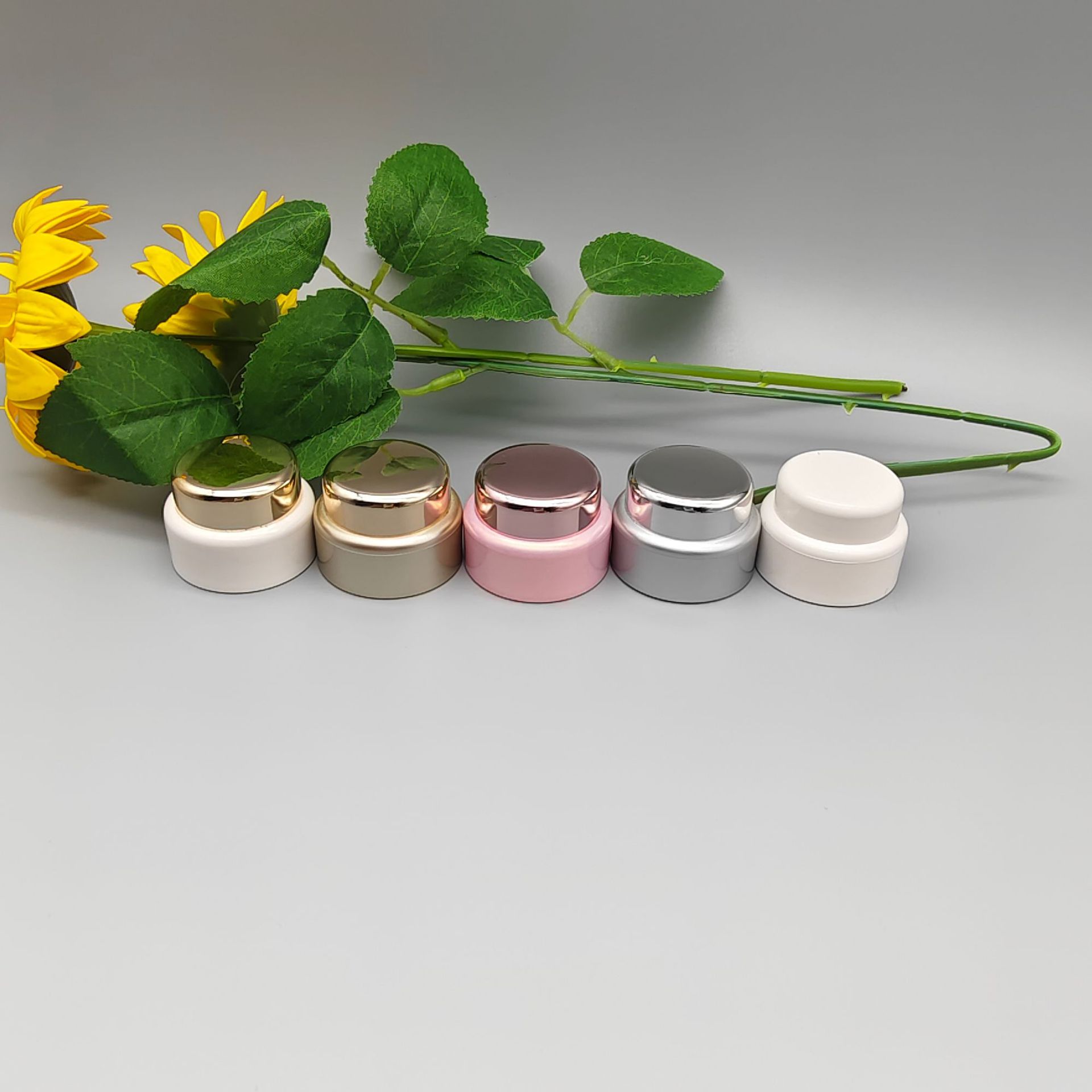 厂家现货5克PP甲油胶瓶 UV电镀金色银色粉色圆形彩绘胶小样分装瓶