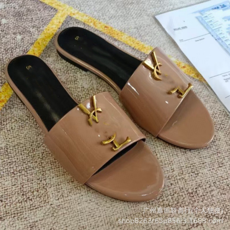 Shengjia 2025 nuevas sandalias planas de primavera y verano de gran tamaño zapatillas de un solo zapato con hebilla de letra cómoda y versátil al por mayor