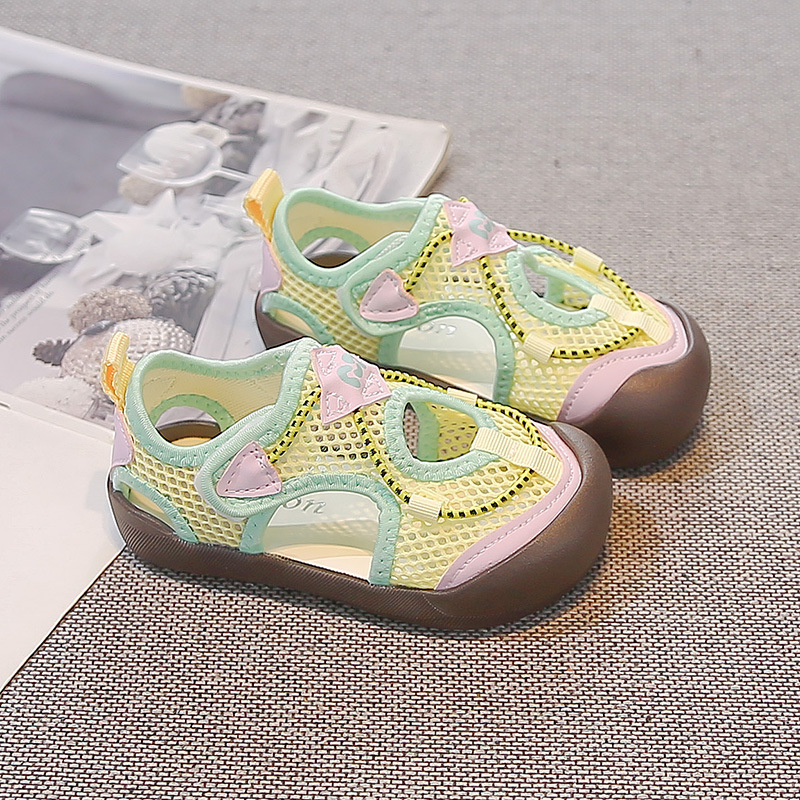 Sandálias de niñas verano 2026 zapatos deportivos de moda para niños, zapatos casuales transpirables, zapatos de retroceso huecos image 4