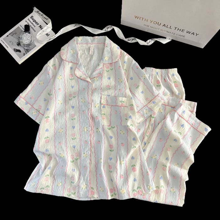 Venta al por mayor transfronteriza de tres piezas nube de algodón solapa cárdigan de dibujos animados pantalones de manga corta pantalones cortos ropa a domicilio traje de pijama de mujer