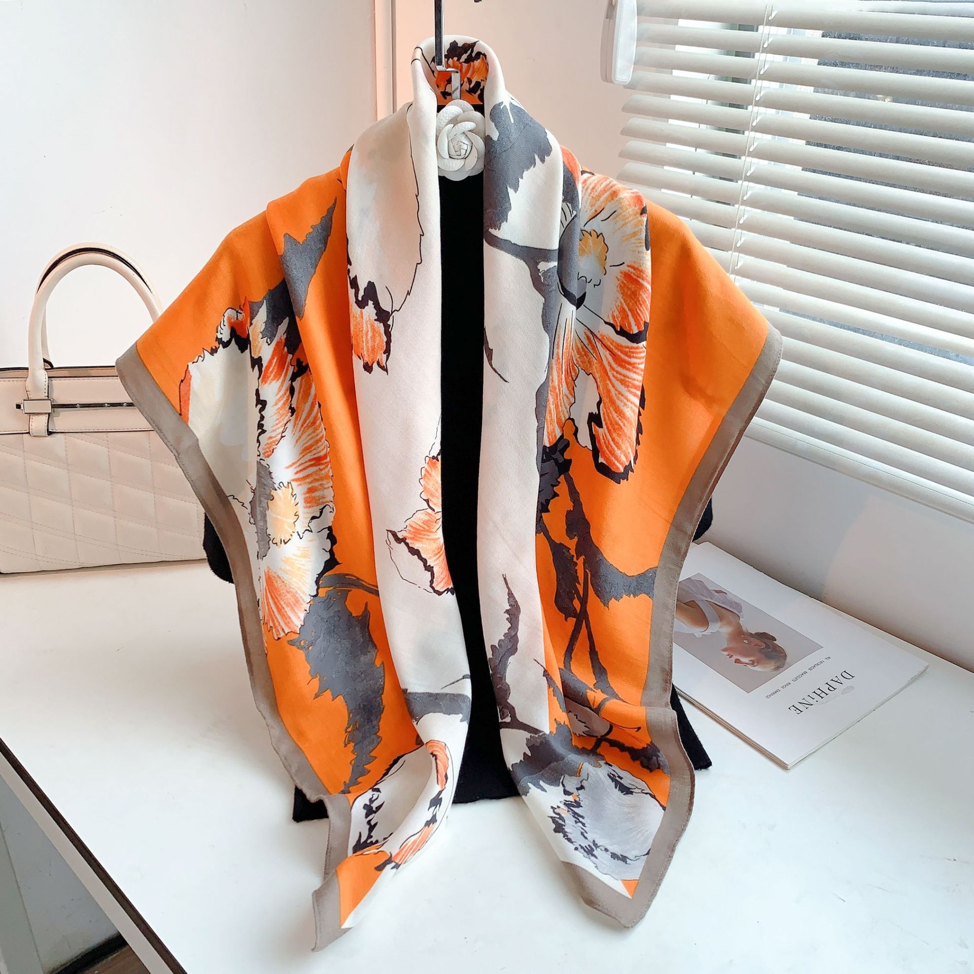 Otoño e invierno nuevo patrón de espiga bufanda cuadrada grande moda dopamina impresa bufanda de seda temperamento de alto grado chal decorativo al por mayor