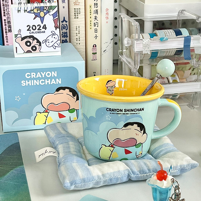 Crayon Shin-chan taza de leche de color macaron de cerámica genuina con taza de leche de desayuno de dibujos animados lindo de escala