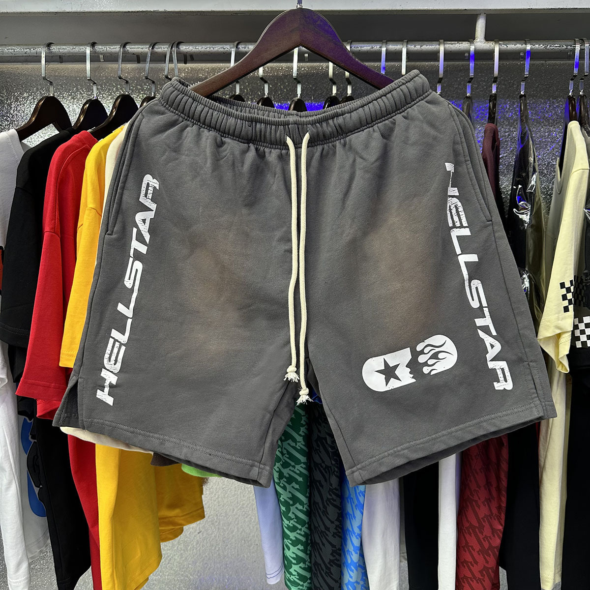 Hell Star lavando y desgastando pantalones cortos casuales 2024 verano nuevo estilo marca de moda europea y americana hip-hop pantalones de cinco puntos hombres y mujeres
