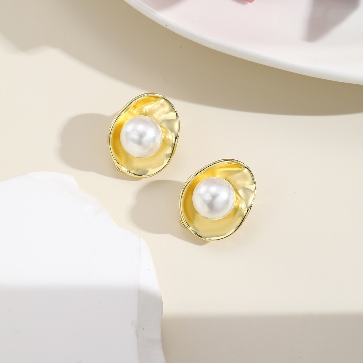 Fashion Round Oval Pearl Inlay Rhinestones Earrings 1 Pair