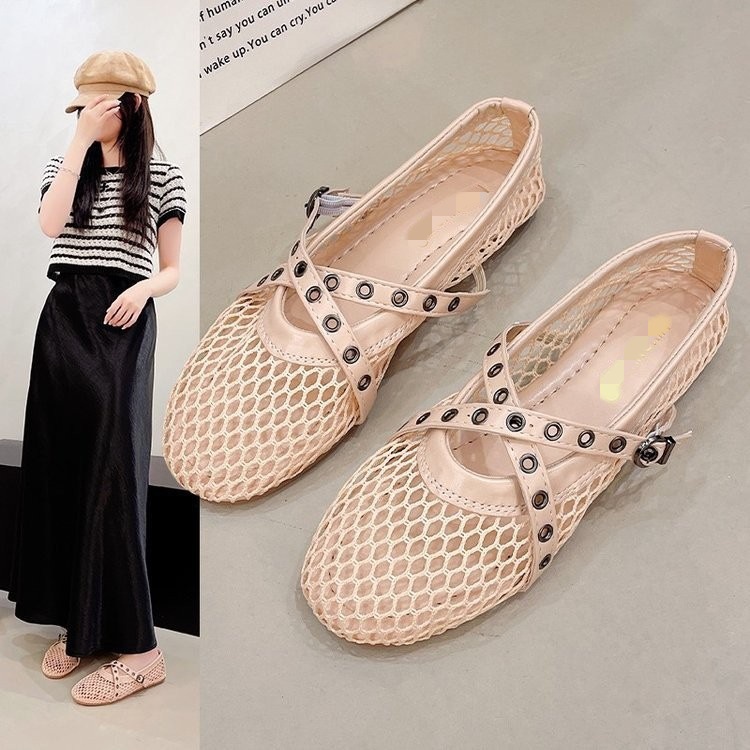 Zapatos de malla superficial franceses para mujeres versátiles 2026 verano nuevo fondo plano hueco no se cansa de la falda de pies negros zapatos Mary Jane