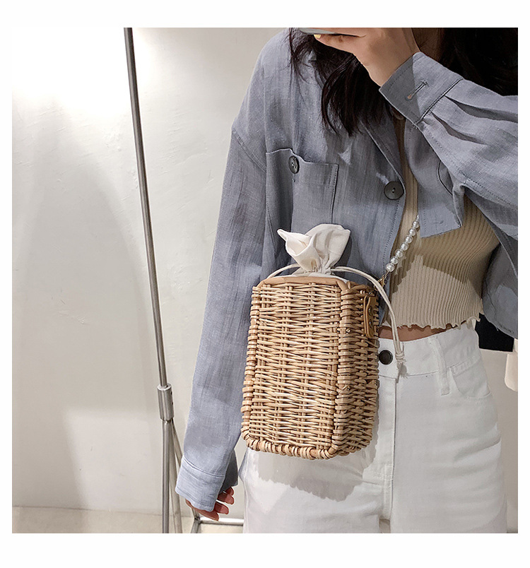 Braided Chain One-shoulder Messenger Women's Round Bag 19*19*8cm display picture 5
