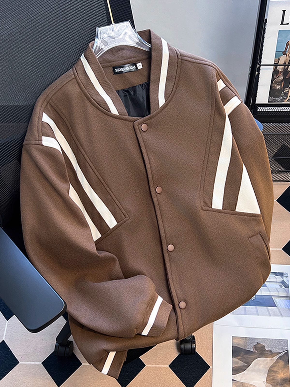 2024 Otoño Casual Japonés Restos Moda Uniforme de béisbol Hombres y mujeres Chaqueta deportiva suelta de cuello alto estilo de Hong Kong