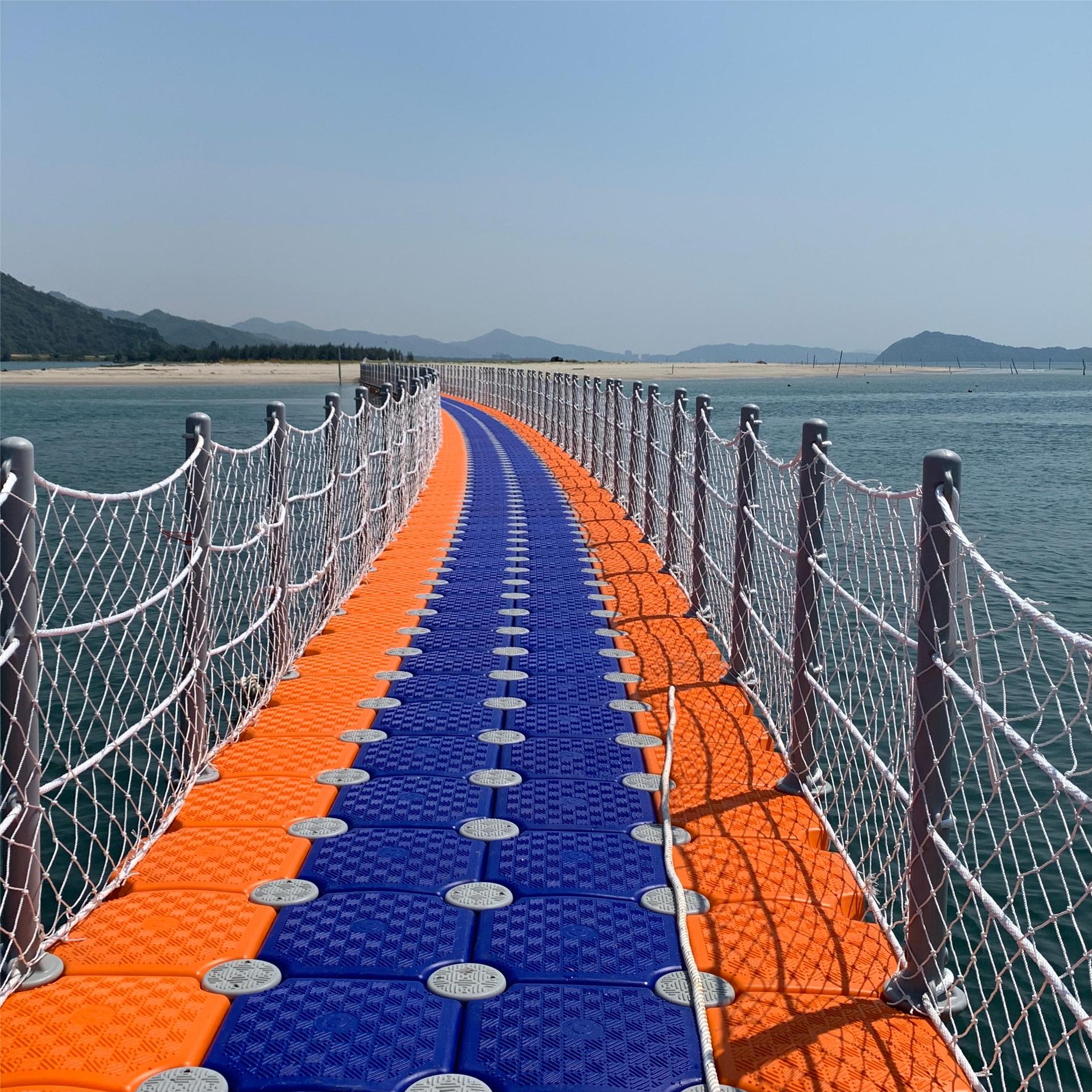 Floating Tube Outdoor Water Game Facilities Landscape Floating Bridge Yacht Club Observation Deck Boat Berth