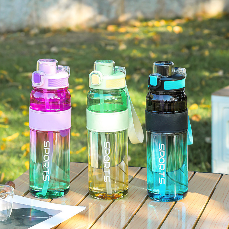 Taza de agua Hervidor de fitness de verano de gran capacidad y alto valor Taza de paja resistente a altas temperaturas Hervidor deportivo Taza espacial portátil