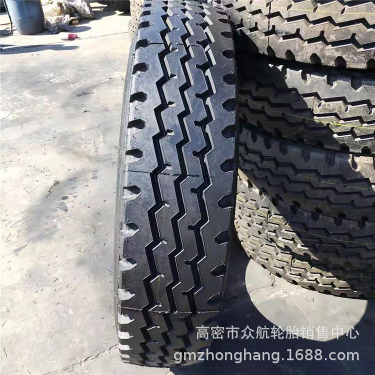 全新钢丝胎12.00R20 12.00R24 三线花纹载重卡车货车导向轮胎