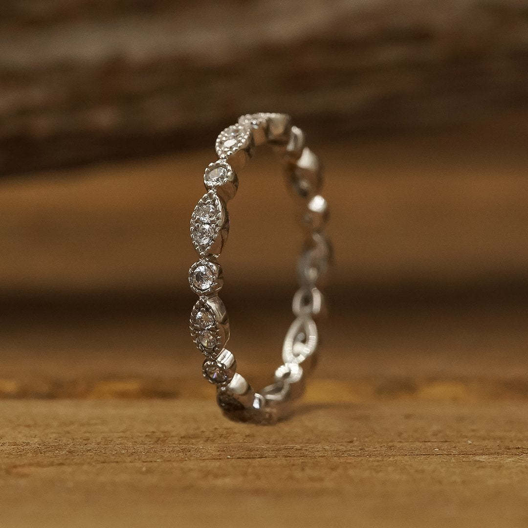 Ensemble de bagues empilables minimalistes avec oxydes de zirconium_voghion.com