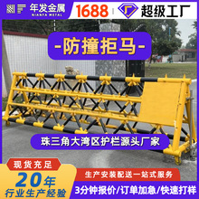 ѧУ���������������ƶ�����ײ����·�Ϻ�3�׻�ɫ����������Χ��