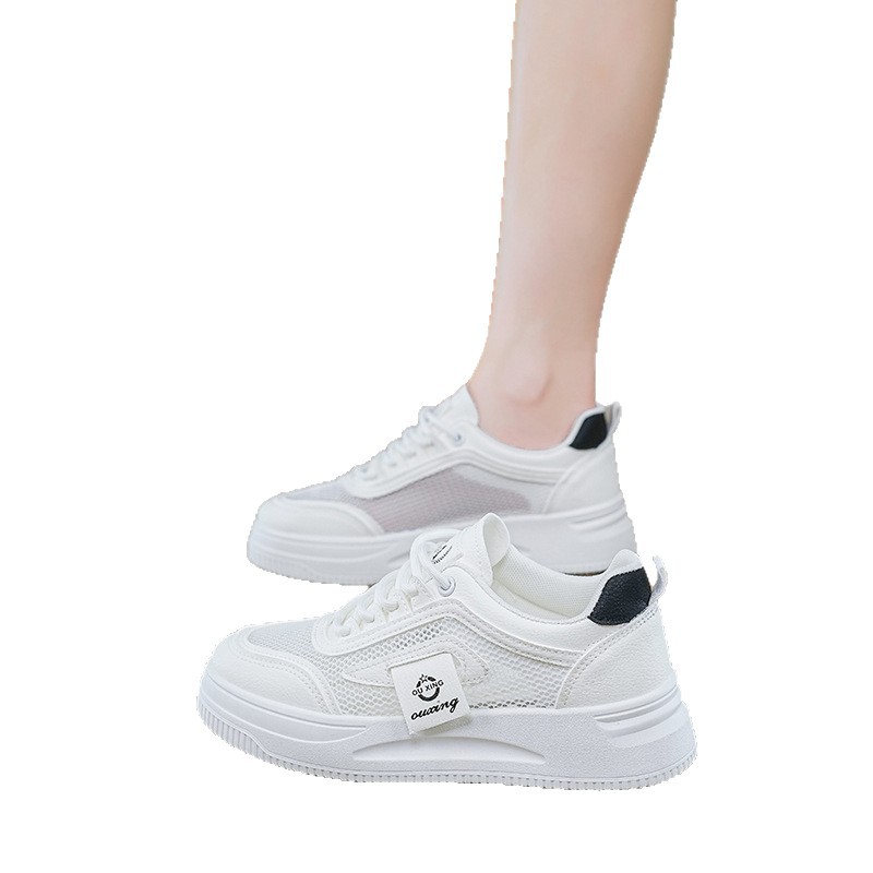 Zapatos blancos transpirables de malla para mujeres 2025, nuevos zapatos deportivos casuales de verano de moda nacional, zapatos de altura de suela gruesa