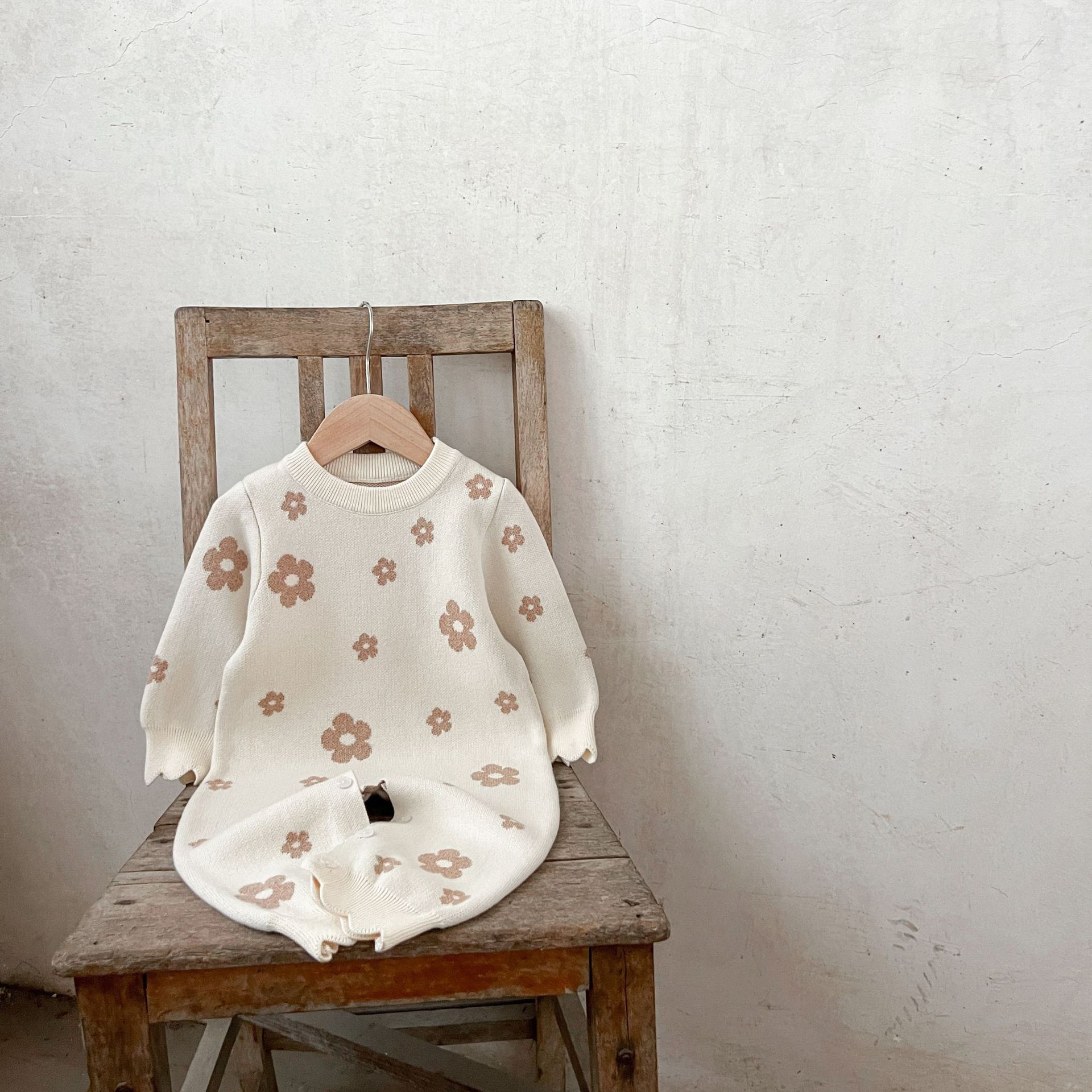 Ins coreano niñas bebés de algodón de flor de lana trajes de trajes de escalada para niños pequeños fácil de usar suéter de camiseta