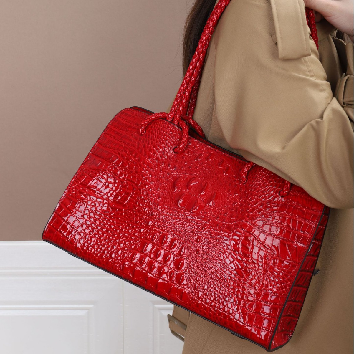Pelle di coccodrillo con tatto, grande capacità da donna 2023 nuova borsa a tracolla leggera di lusso alla moda di fascia alta_voghion.com