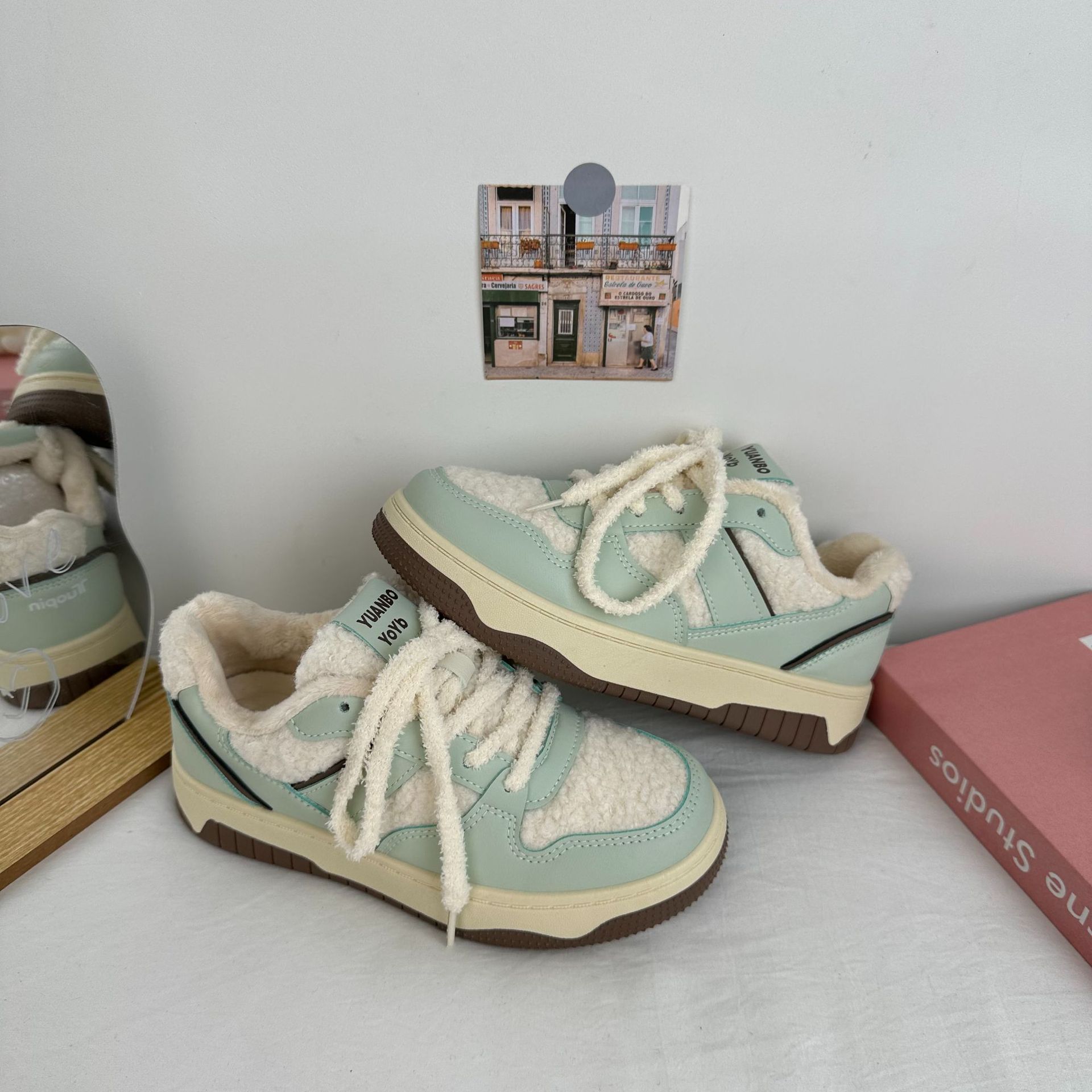 Yuanbo invierno con suela gruesa y zapatos de lana de mujer zapatos de algodón de nicho de ocio 2024 zapatos de lona cálidos