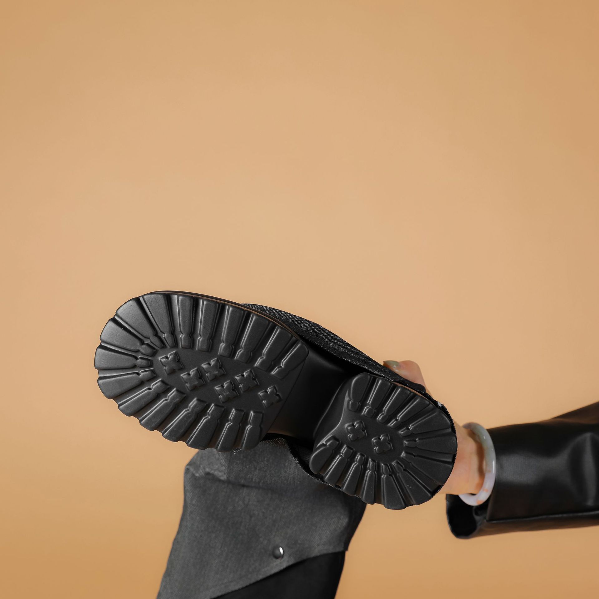 Boot nữ cổ cao ôm bắp chân chất jean phong cách miền Tây, gót 10 cm — Nhung đen jean chi tiết 10