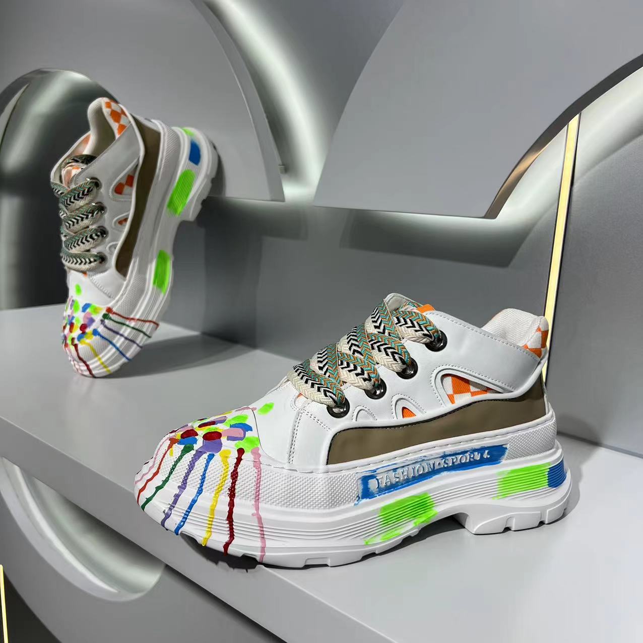 Casual Sneakers For Men With Personalized Graffiti Design_voghion.com