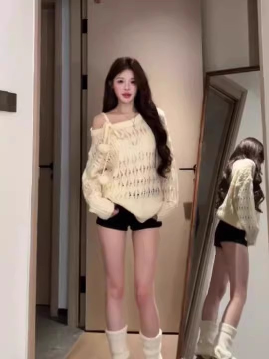 韓国の甘くて優しくてレイジーな斜め肩中空長袖セーター女性用初春オフショルダーセーターデザイントップ|undefined