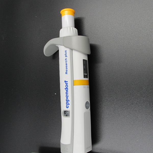 Research plus 5-100ul 24道可调手动移液器3122000108含吸头盒