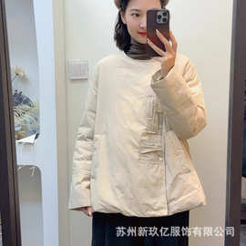 2025冬圆领斜襟设计感90白鸭绒羽绒服复古文艺宽松保暖外套女