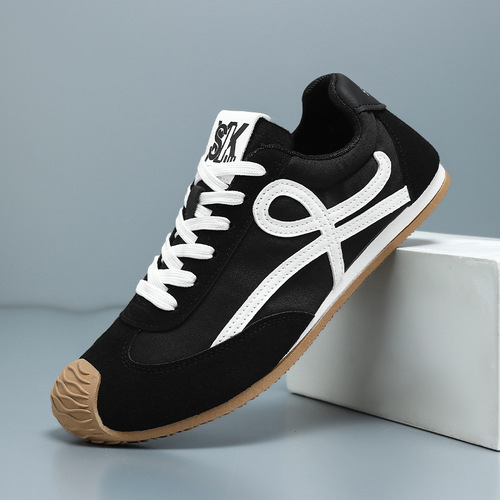 Spring New Men's Casual Retro Sports Board Shoes Lightweight Soft Sole AGM Breathable Matchable White Men's Shoes