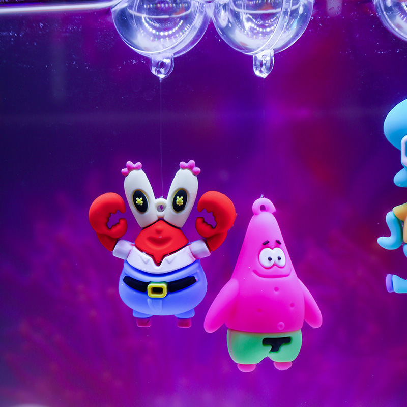 Escenografía de venta caliente Bob Esponja spot pelo liso dibujos animados colgante flotante pecera azul gordo buzo