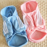 Одежда для домашних животных плюшевая собачья одежда для домашней одежды Производитель одежды для кошачьей одежды иностранная торговля оптовые домашние животные осень и зимние толщины