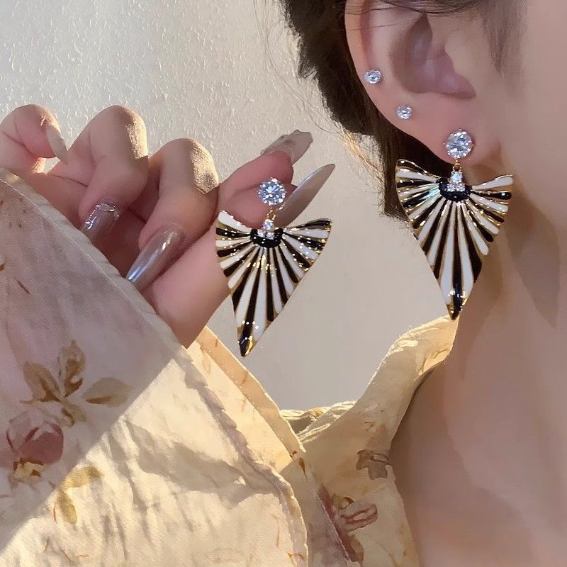 Silver Needle Oil Drop Zircon Triangle Striped Earrings Accessible Luxury High-End Design Earrings Palace Style Retro Earrings for Women