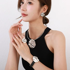 项链;毛衣链;耳坠