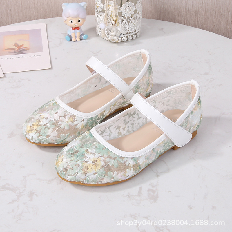 2026 new model girls' flat mesh sandals. Spring and summer Chinese-style flat mesh shoes for older girls